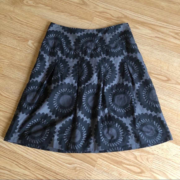 H&M Dresses & Skirts - H&M | Floral pleated skirt gray/black Size 6